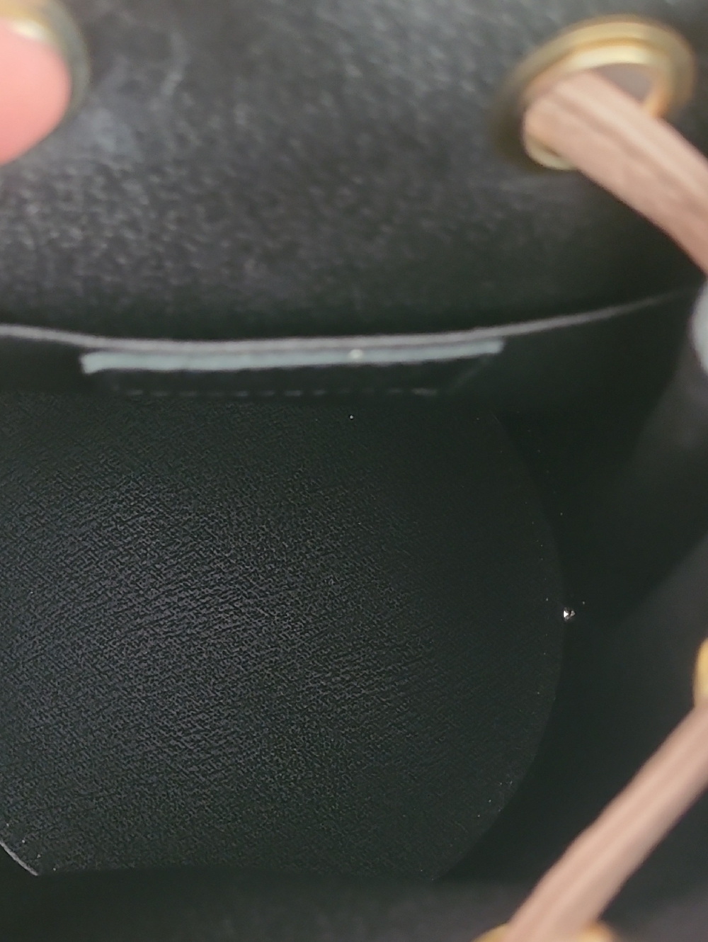 NWOT Beige Bucket Bag with Gold Hardware - Picture 8 of 16